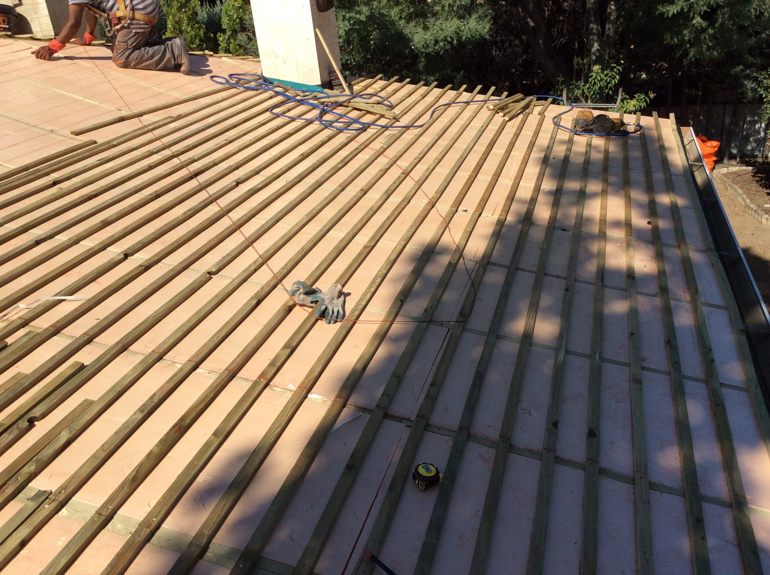 colocación de pizarra en tejados con aislamiento termico